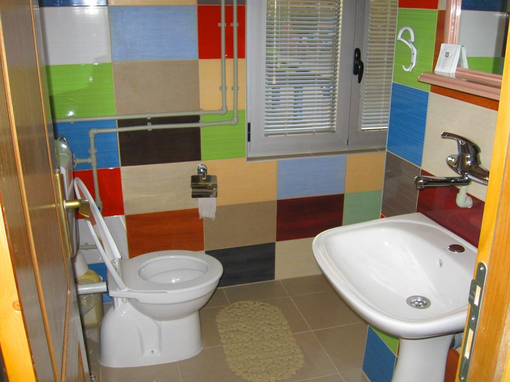 Amfora Rooms Caribrod Dimitrovgrad Quarto foto