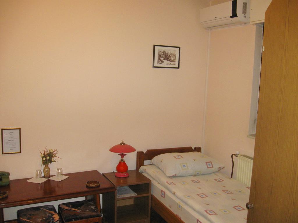 Amfora Rooms Caribrod Dimitrovgrad Quarto foto