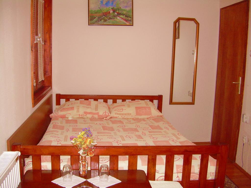Amfora Rooms Caribrod Dimitrovgrad Quarto foto
