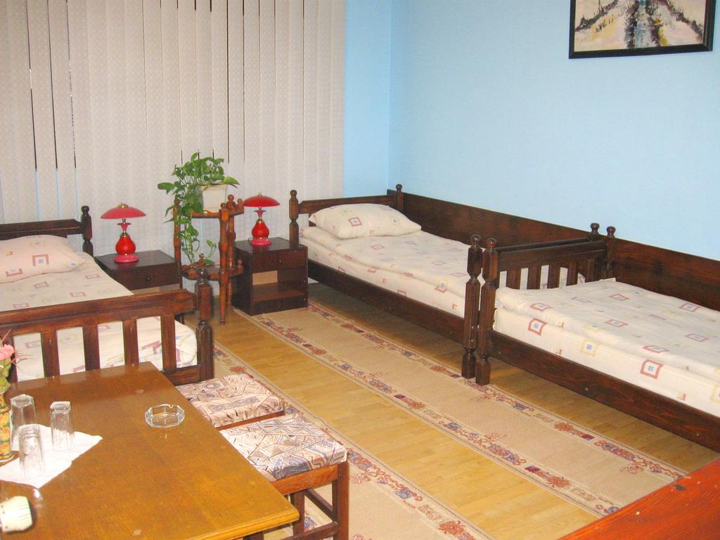 Amfora Rooms Caribrod Dimitrovgrad Quarto foto
