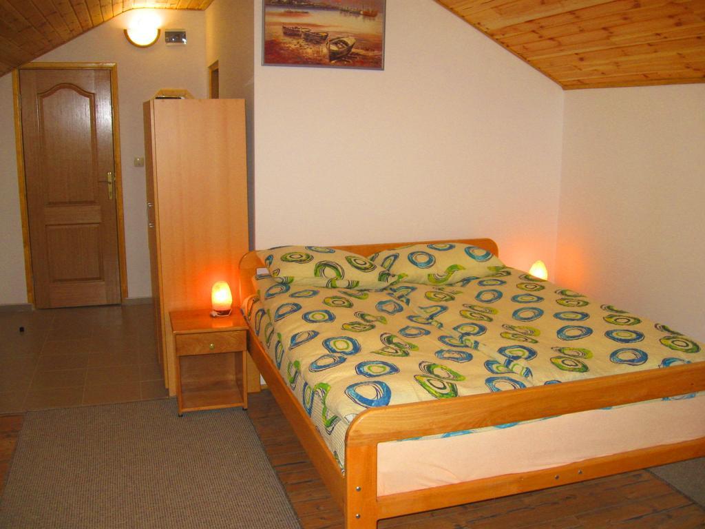 Amfora Rooms Caribrod Dimitrovgrad Quarto foto
