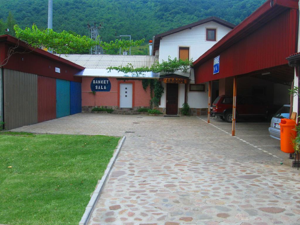 Amfora Rooms Caribrod Dimitrovgrad Exterior foto
